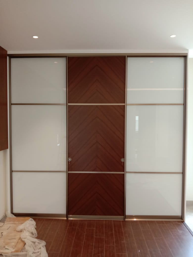 lowest-price-lacquer-glass-wardrobe-designs-in-gurgaon-gurugram-best-price-cheapest-price-glass-wardrobe-gurgaon-india